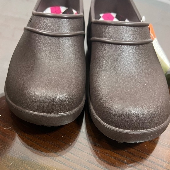 CROCS brown rubber clog (nurse’s shoes) in size 5 - Picture 9 of 12